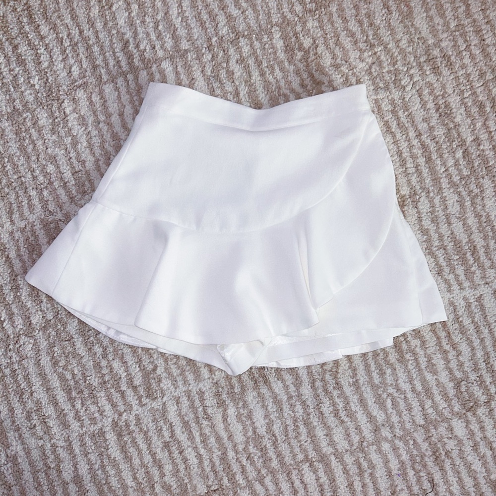 DO + BE white skort
